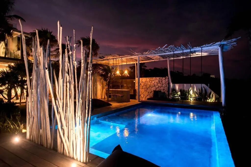 Tulum Beachfront Villa I'Ik 0*,